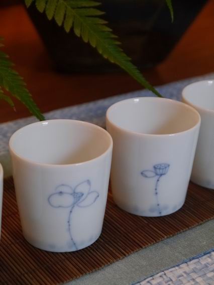 Q17手繪青花荷花杯-1 Q17手繪青花荷花杯-1