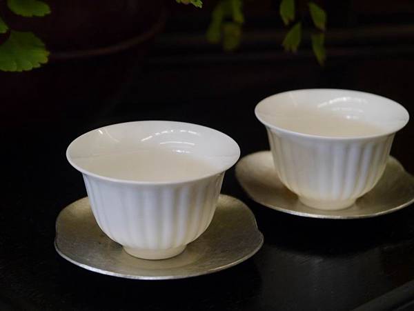 菊瓣瓷杯-1。.JPG 菊瓣瓷杯-1。.JPG