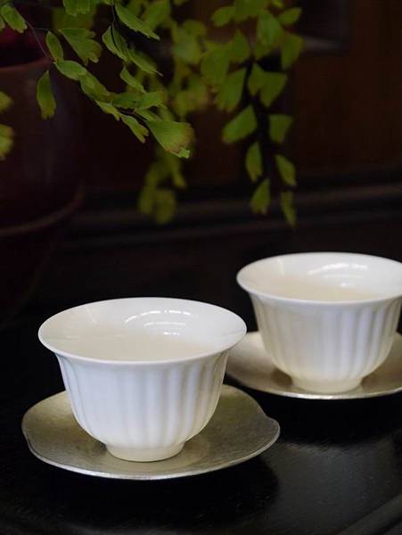 菊瓣瓷杯-2。.JPG 菊瓣瓷杯-2。.JPG