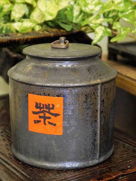 墨金半斤茶罐-1.JPG 墨金半斤茶罐-1.JPG