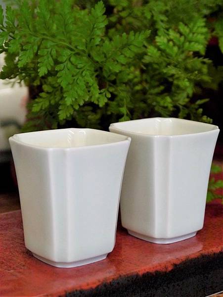 四角瓷杯30cc-1.JPG 四角瓷杯30cc-1.JPG