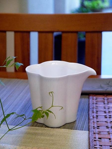 花辨形瓷茶盅-1.JPG 花辨形瓷茶盅-1.JPG