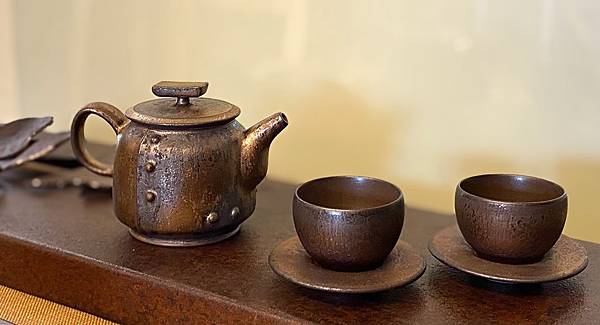 A16墨金正把壺-1.jpg A16墨金正把壺-1.jpg