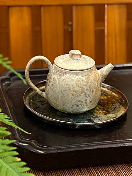 e27吳嘉倍瓷土柴燒正把茶壺-1.jpg e27吳嘉倍瓷土柴燒正把茶壺-1.jpg