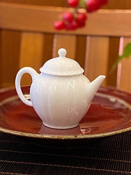 花形小瓷壺-1.jpg 花形小瓷壺-1.jpg