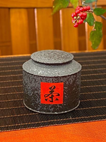 A82康嘉良創作茶罐-1.jpg A82康嘉良創作茶罐-1.jpg
