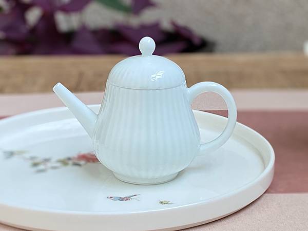 X31瓷梨形壺-1。.jpg X31瓷梨形壺-1。.jpg
