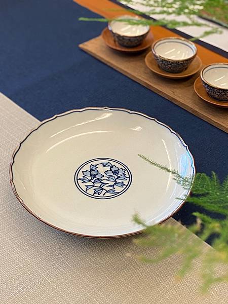 W100日本花邊手繪青花壺承-1.jpg W100日本花邊手繪青花壺承-1.jpg