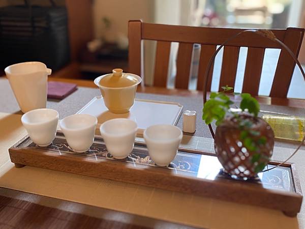 月。鵝黃小蓋杯-2.jpg