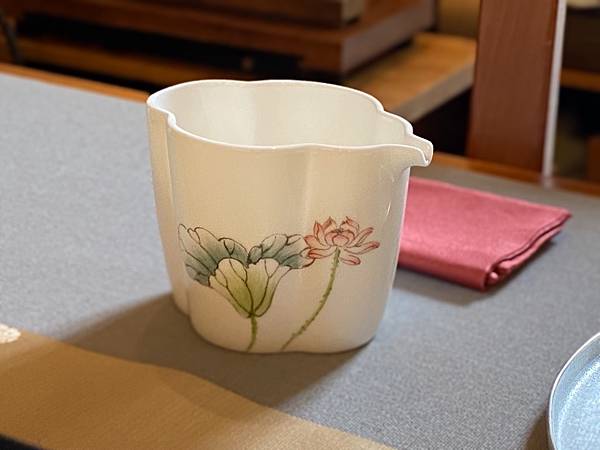 手繪荷花茶盅-2.jpg