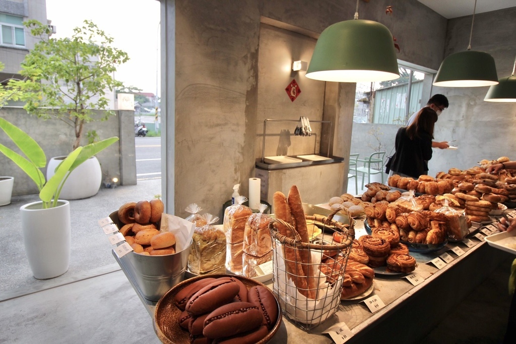 屏東絕美麵包店 美菊麵包店 歐式麵包精緻可頌丹麥 文青麵包店 屏東打卡景點 屏東美食 阿云帶你遊逮丸