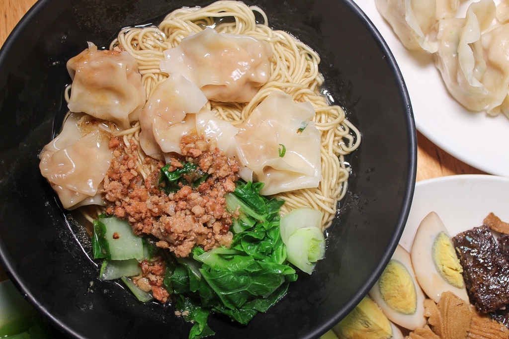 高雄平價美食立信麵館漢神巨蛋周邊美食 (3).jpg