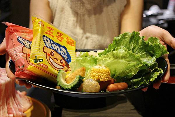 高雄宵夜美食火鍋吃到飽肉多多仁武仁雄店 (24).jpg