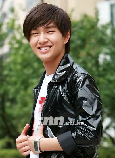 onew_shinee-200905211245583.jpg