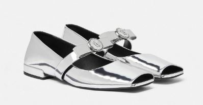 ヴェルサーチェ 2024 春夏：「ジャンニ リボン」飾るオー