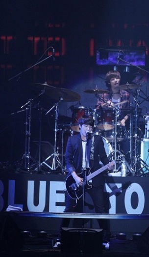 CNBLUE-1