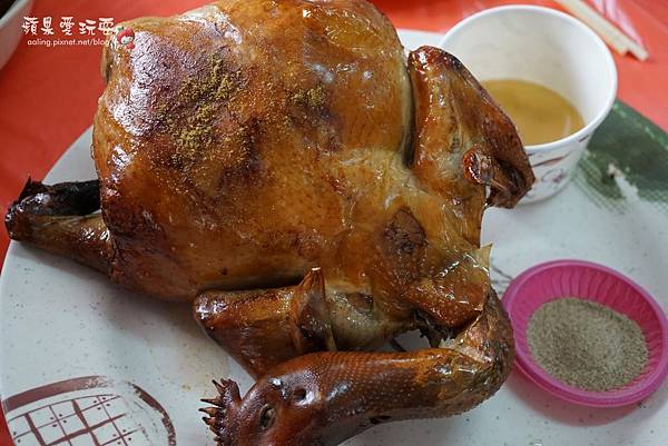 南投竹山‧古早味龍眼木煙燻燒烤的「陳記甕缸雞」 南投竹山‧古早味龍眼木煙燻燒烤的「陳記甕缸雞」