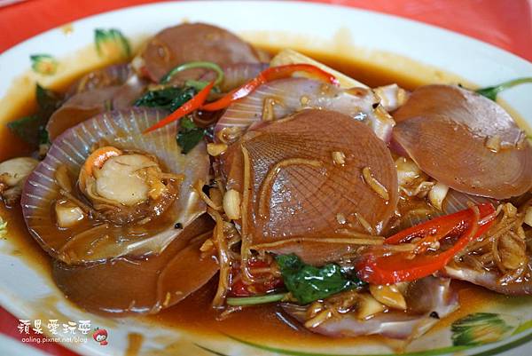 南投竹山‧古早味龍眼木煙燻燒烤的「陳記甕缸雞」 南投竹山‧古早味龍眼木煙燻燒烤的「陳記甕缸雞」