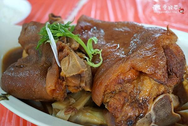 南投竹山‧古早味龍眼木煙燻燒烤的「陳記甕缸雞」 南投竹山‧古早味龍眼木煙燻燒烤的「陳記甕缸雞」