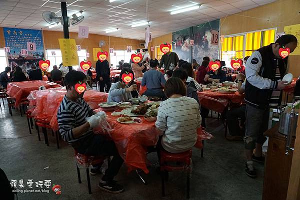 南投竹山‧古早味龍眼木煙燻燒烤的「陳記甕缸雞」 南投竹山‧古早味龍眼木煙燻燒烤的「陳記甕缸雞」