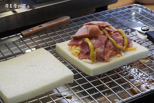 台南永康‧內餡手工製作,口味獨特好吃的熱壓吐司~「雙角號」 台南永康‧內餡手工製作,口味獨特好吃的熱壓吐司~「雙角號」