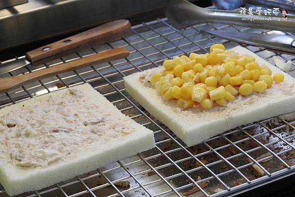 台南永康‧內餡手工製作,口味獨特好吃的熱壓吐司~「雙角號」 台南永康‧內餡手工製作,口味獨特好吃的熱壓吐司~「雙角號」