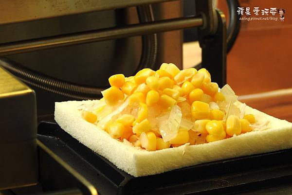 台南永康‧內餡手工製作,口味獨特好吃的熱壓吐司~「雙角號」 台南永康‧內餡手工製作,口味獨特好吃的熱壓吐司~「雙角號」