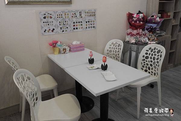 台南東區‧濃郁的生巧克力,讓人愛不釋手的卡通造型,客製化手作巧克力~「華侖婷娜」 台南東區‧濃郁的生巧克力,讓人愛不釋手的卡通造型,客製化手作巧克力~「華侖婷娜」