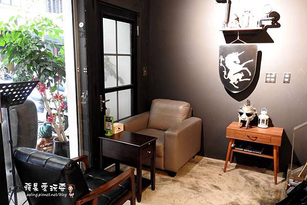 高雄左營‧帶著復古風,讓人感到安心舒適的窩~「Onward Café 安窩咖啡」 高雄左營‧帶著復古風,讓人感到安心舒適的窩~「Onward Café 安窩咖啡」