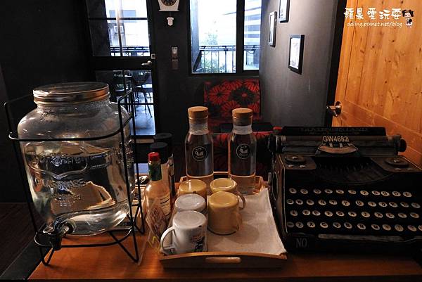 高雄左營‧帶著復古風,讓人感到安心舒適的窩~「Onward Café 安窩咖啡」 高雄左營‧帶著復古風,讓人感到安心舒適的窩~「Onward Café 安窩咖啡」