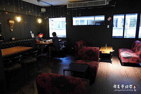 高雄左營‧帶著復古風,讓人感到安心舒適的窩~「Onward Café 安窩咖啡」 高雄左營‧帶著復古風,讓人感到安心舒適的窩~「Onward Café 安窩咖啡」