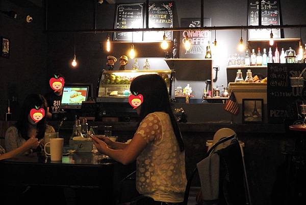 高雄左營‧帶著復古風,讓人感到安心舒適的窩~「Onward Café 安窩咖啡」 高雄左營‧帶著復古風,讓人感到安心舒適的窩~「Onward Café 安窩咖啡」