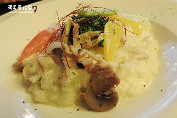 高雄左營‧帶著復古風,讓人感到安心舒適的窩~「Onward Café 安窩咖啡」 高雄左營‧帶著復古風,讓人感到安心舒適的窩~「Onward Café 安窩咖啡」