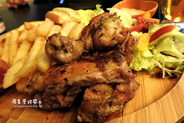 高雄左營‧帶著復古風,讓人感到安心舒適的窩~「Onward Café 安窩咖啡」 高雄左營‧帶著復古風,讓人感到安心舒適的窩~「Onward Café 安窩咖啡」