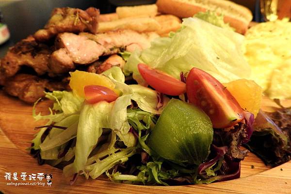 高雄左營‧帶著復古風,讓人感到安心舒適的窩~「Onward Café 安窩咖啡」 高雄左營‧帶著復古風,讓人感到安心舒適的窩~「Onward Café 安窩咖啡」