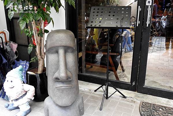 高雄左營‧帶著復古風,讓人感到安心舒適的窩~「Onward Café 安窩咖啡」 高雄左營‧帶著復古風,讓人感到安心舒適的窩~「Onward Café 安窩咖啡」