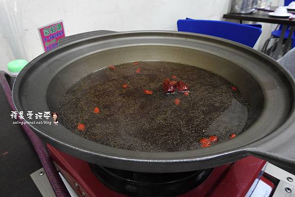 高雄大寮‧羊肉爐吃到飽不稀奇,有獨家研發彩虹湯,還有羊肉碗粿.羊肉粽,絕對超值的「小名羊肉爐」 高雄大寮‧羊肉爐吃到飽不稀奇,有獨家研發彩虹湯,還有羊肉碗粿.羊肉粽,絕對超值的「小名羊肉爐」