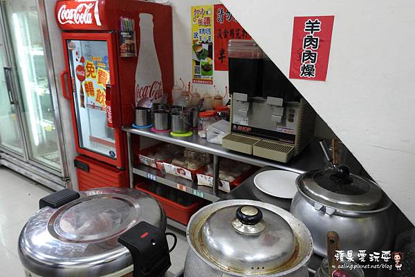 高雄大寮‧羊肉爐吃到飽不稀奇,有獨家研發彩虹湯,還有羊肉碗粿.羊肉粽,絕對超值的「小名羊肉爐」 高雄大寮‧羊肉爐吃到飽不稀奇,有獨家研發彩虹湯,還有羊肉碗粿.羊肉粽,絕對超值的「小名羊肉爐」