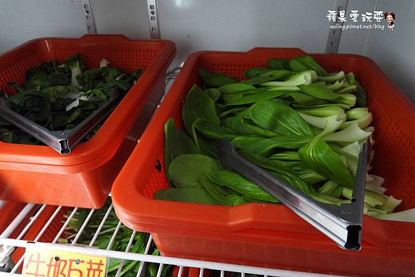 高雄大寮‧羊肉爐吃到飽不稀奇,有獨家研發彩虹湯,還有羊肉碗粿.羊肉粽,絕對超值的「小名羊肉爐」 高雄大寮‧羊肉爐吃到飽不稀奇,有獨家研發彩虹湯,還有羊肉碗粿.羊肉粽,絕對超值的「小名羊肉爐」