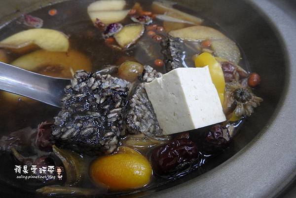 高雄大寮‧羊肉爐吃到飽不稀奇,有獨家研發彩虹湯,還有羊肉碗粿.羊肉粽,絕對超值的「小名羊肉爐」 高雄大寮‧羊肉爐吃到飽不稀奇,有獨家研發彩虹湯,還有羊肉碗粿.羊肉粽,絕對超值的「小名羊肉爐」