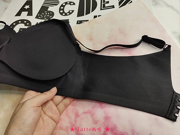 Olivia漫步系列無鋼圈蕾絲邊無痕三角杯內衣04.jpg 試用
