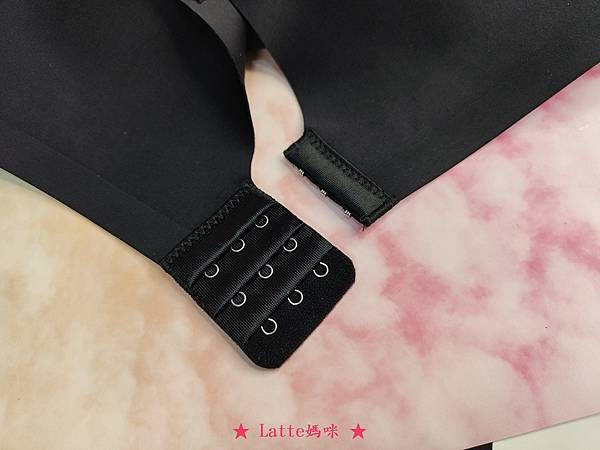 Olivia漫步系列無鋼圈蕾絲邊無痕三角杯內衣08.jpg 試用