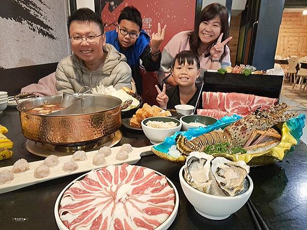 ღ『新竹北區。美味食記餐廳』六野鴛鴦鍋物（麻辣火鍋／酸菜白肉