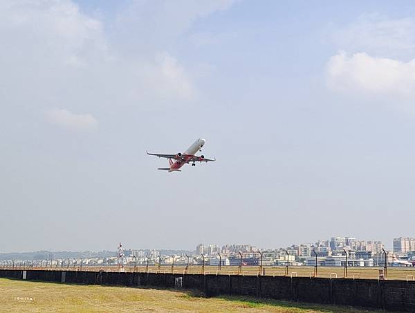 ღ『高雄小港。寵物親子景點』老爸休閒農場 （看飛機起降第一排