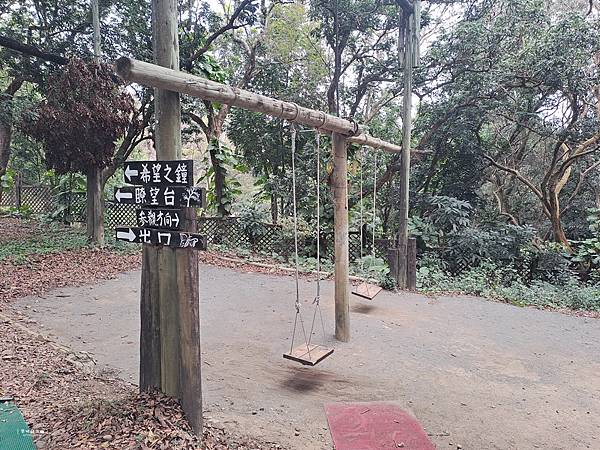 ღ『高雄旗山。寵物親子景點』三桃山森林休閒園 （超過80年的