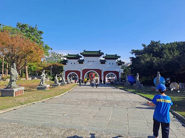 ღ『彰化市區。寵物親子景點』八卦山大佛風景區（森林天空步道／