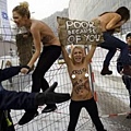 Femen-Davos-4_thumb.jpg