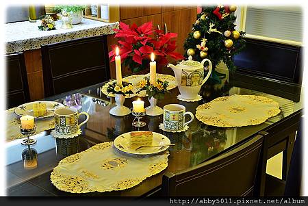 聖誕節餐桌佈置-金色彩帶餐墊-1.jpg