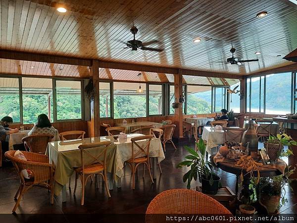 【桃園】羅浮復興美食｜景觀咖啡廳｜桃園景觀餐廳｜附有簡餐與下