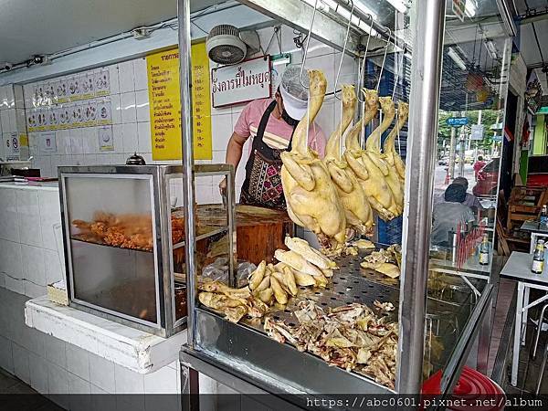 【泰國】曼谷小吃｜海南雞肉飯70元泰銖｜明姐海南雞飯เม้ง